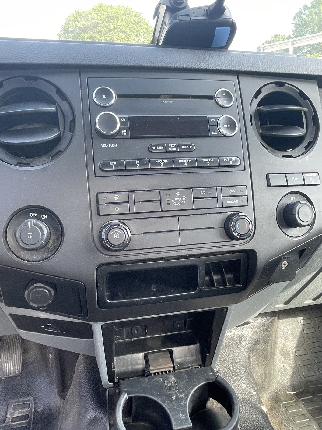 2013 FORD F250 Super Duty Glass Truck - Image 13